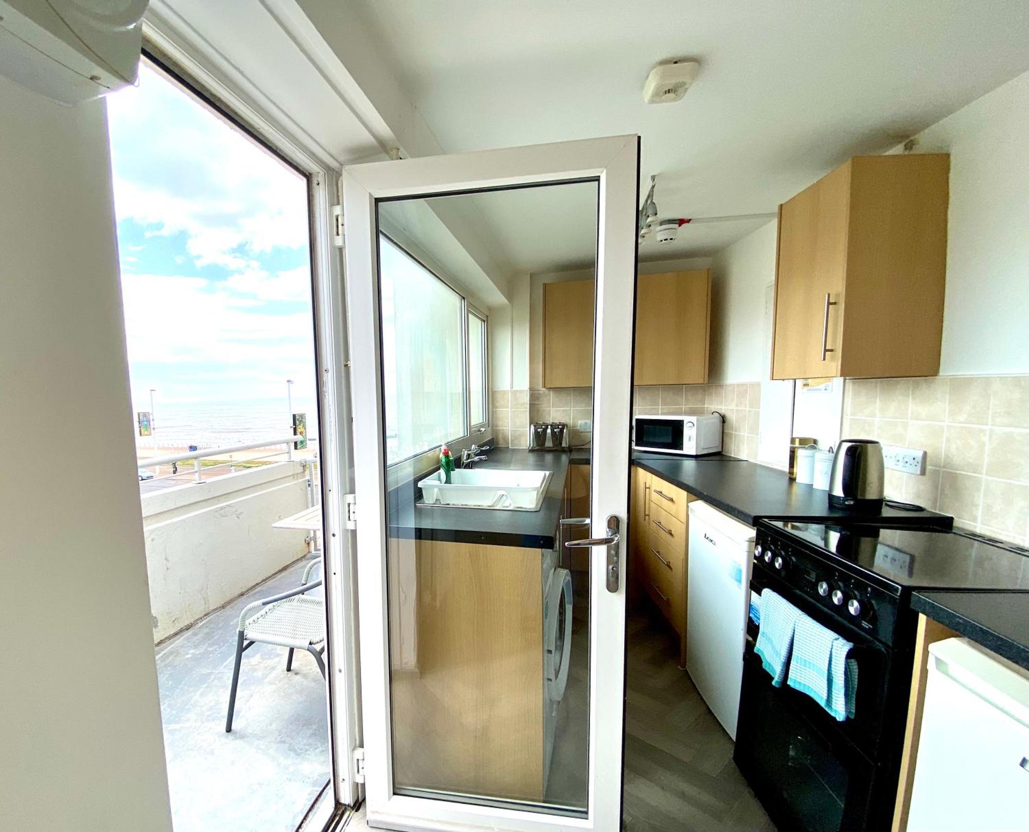 Kennedy House By Blackpool Service Apartments エクステリア 写真
